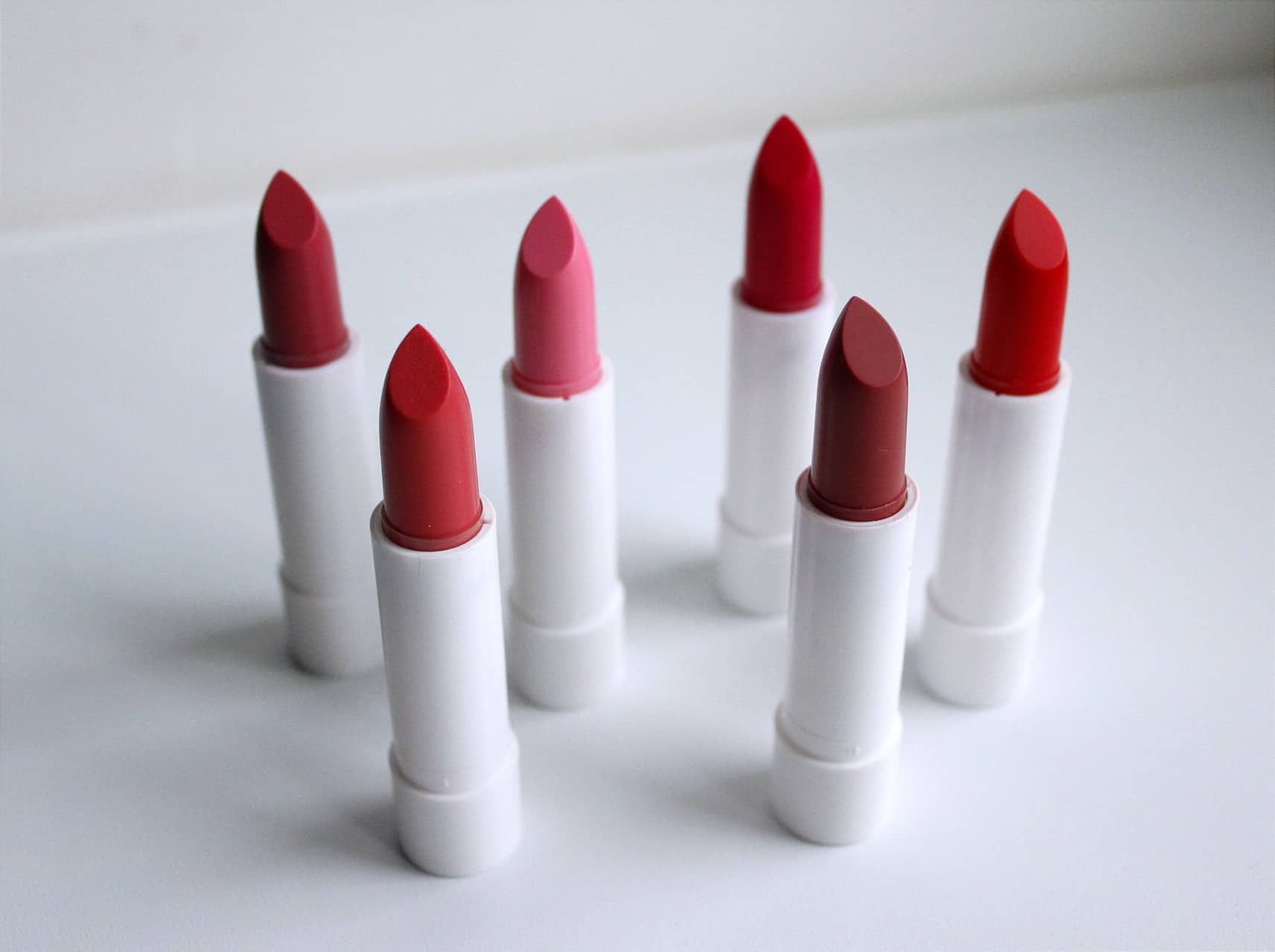 💄 Objevte Svět Tónovaných Balzámů na Rty: Vaše Rty si žádají Péči a Barvu