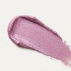 Swatch barvy očního stínu MINI 05 Fialová s růžovou perletí 1,2 g