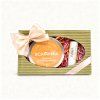 Zabalený dárkový balíček Měsíčková péče v papírové krabičce s meruňkovou mašlí
